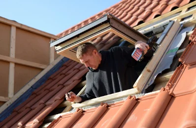 Pose de fenêtres de toit Velux à Villefavard